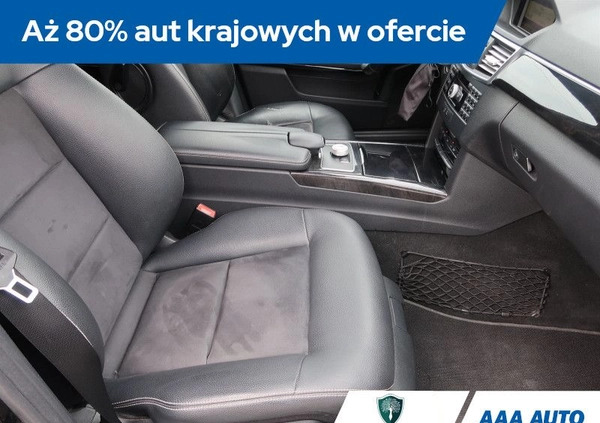 Mercedes-Benz Klasa E cena 50000 przebieg: 245079, rok produkcji 2010 z Radomsko małe 379